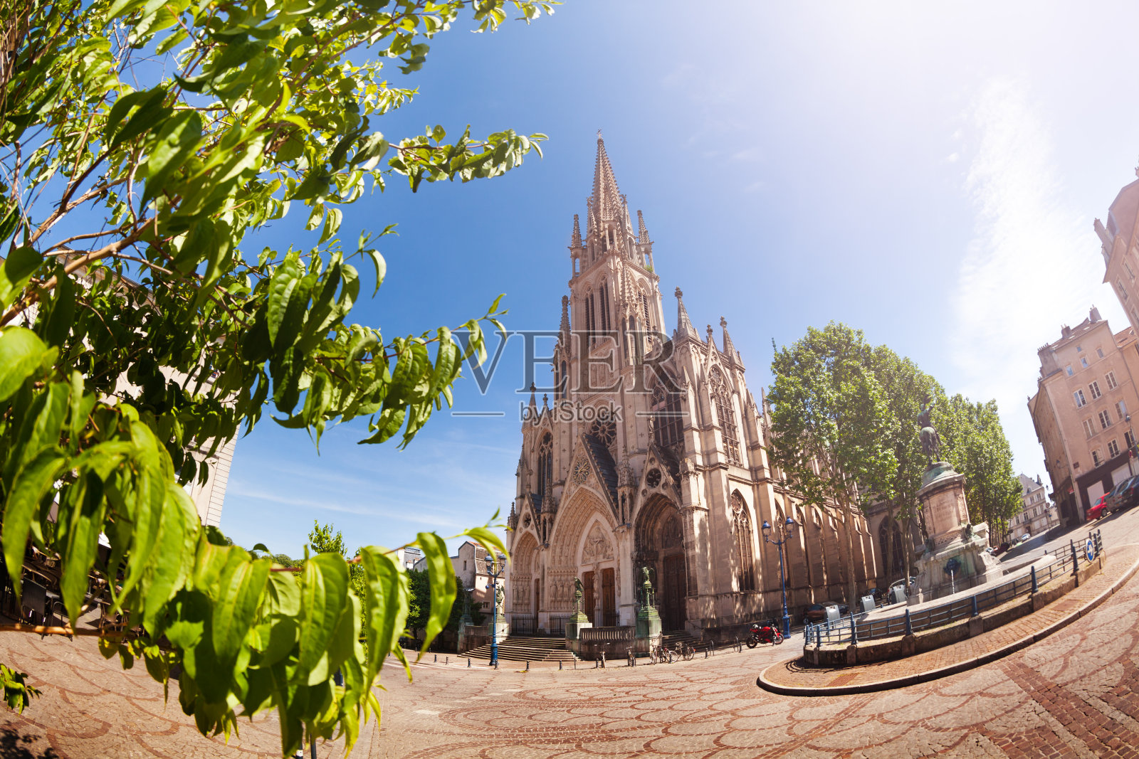 圣埃普伏尔大教堂和南希市广场照片摄影图片