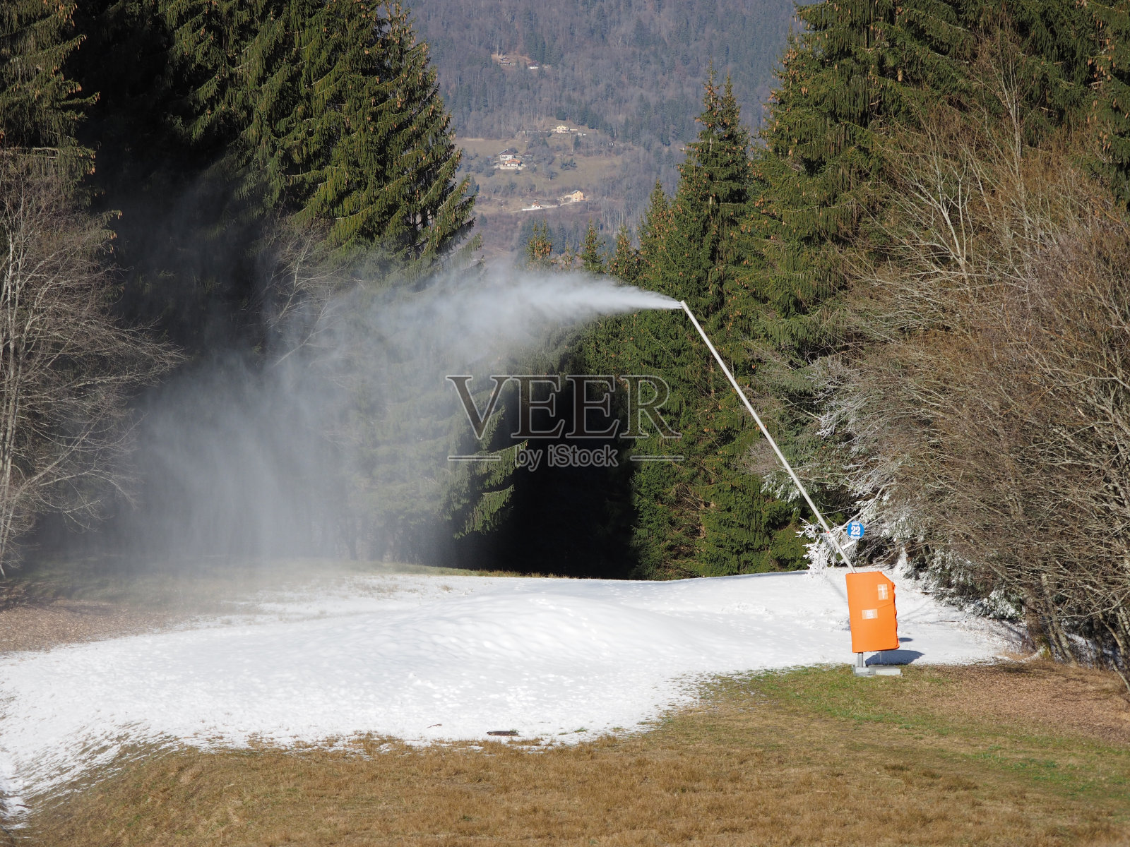 雪炮，一月法国阿尔卑斯山照片摄影图片