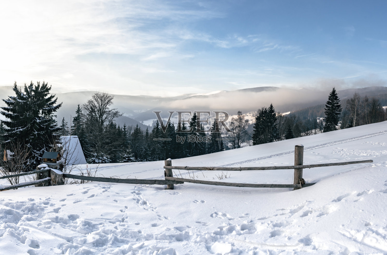 下雪的冬天的土地照片摄影图片