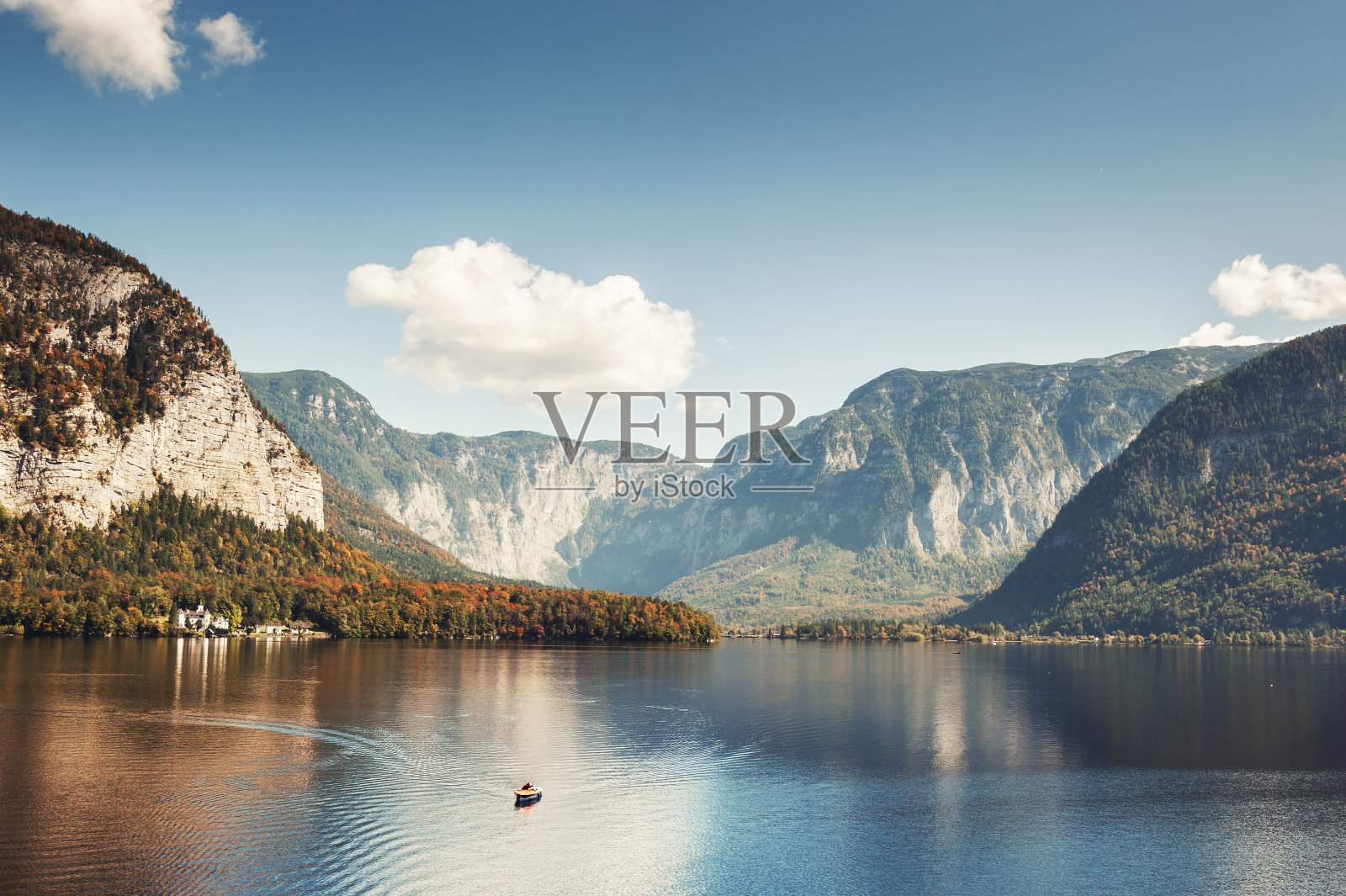 奥地利的哈尔施塔特湖。照片摄影图片