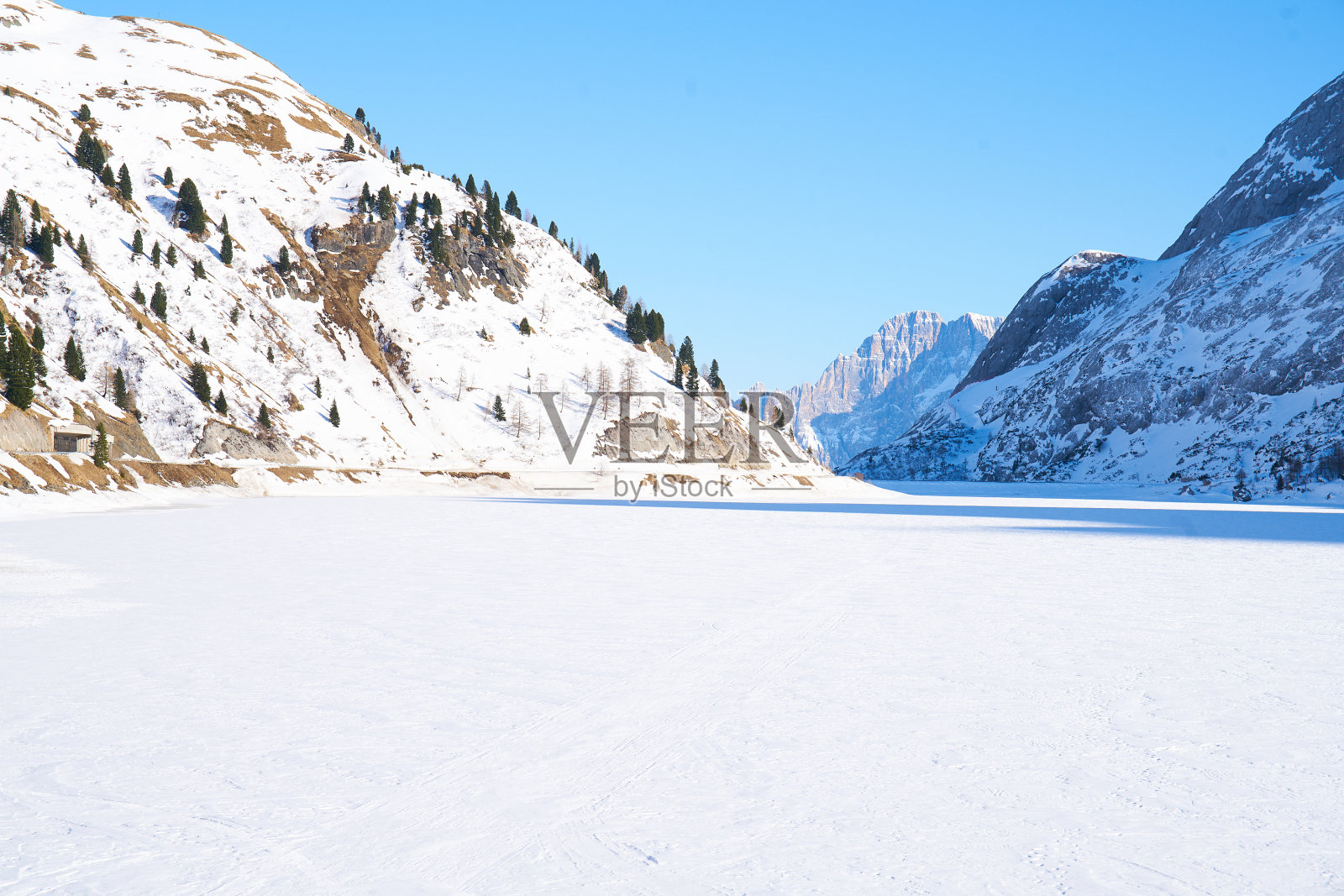 意大利冬季的山脉照片摄影图片