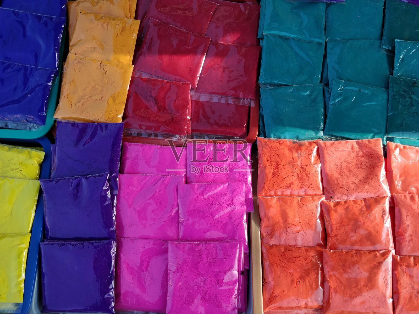 印度市场上的彩色粉末照片摄影图片
