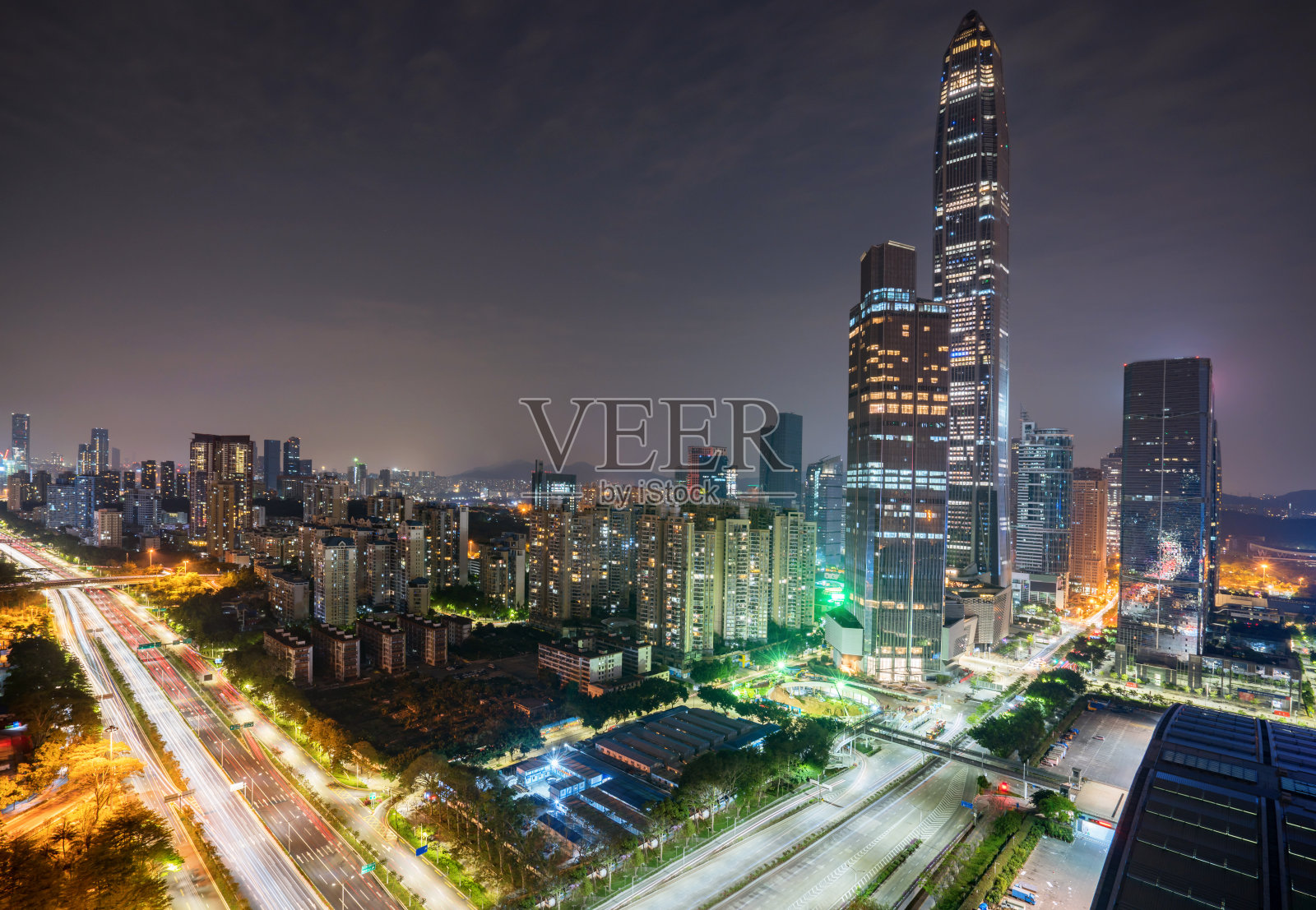 中国深圳现代城市夜景的繁荣照片摄影图片