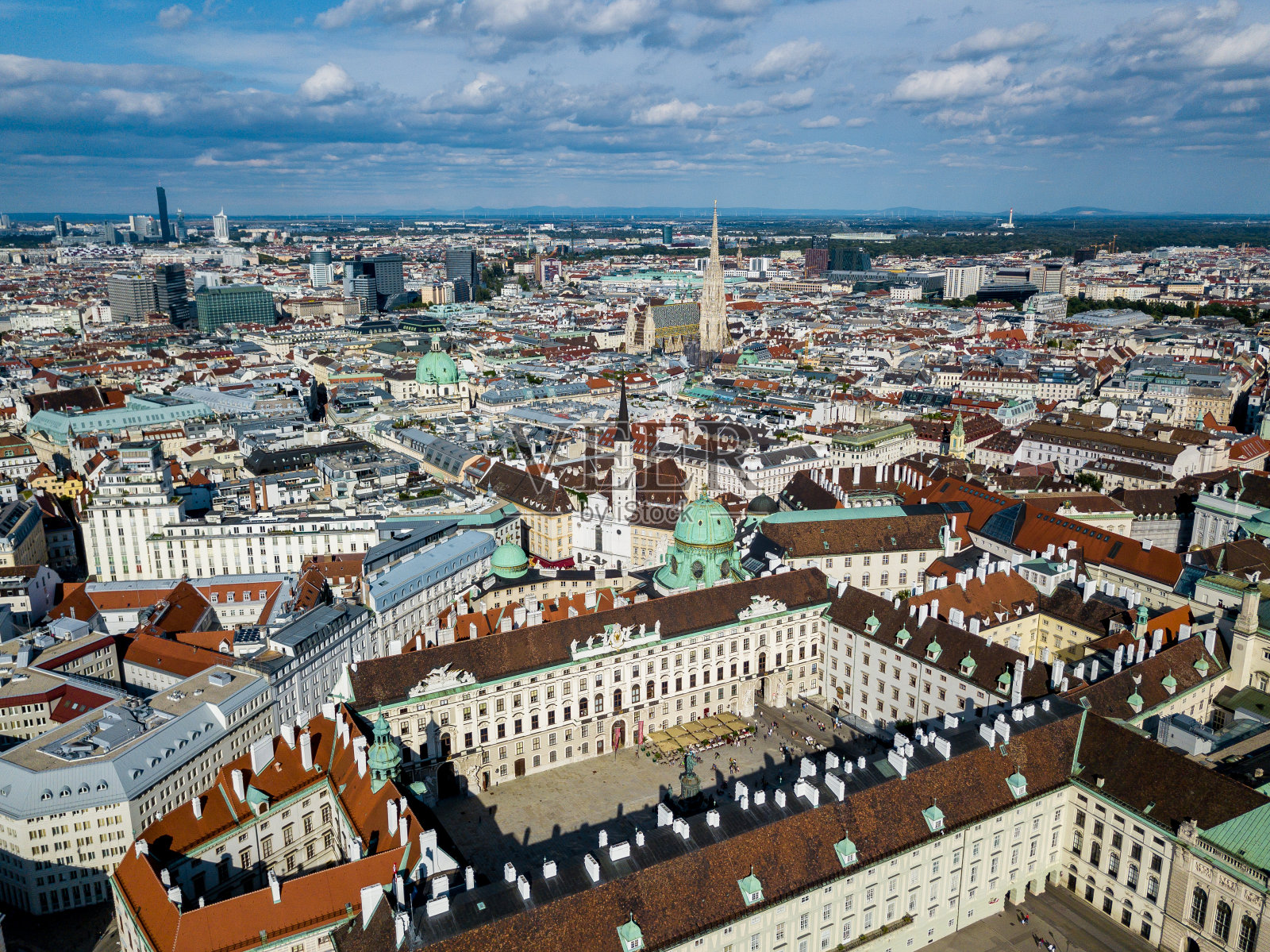 从空中俯瞰奥地利的维也纳照片摄影图片
