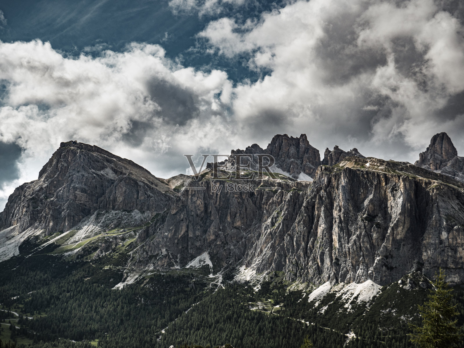 Falzarego山口的意大利白云石照片摄影图片