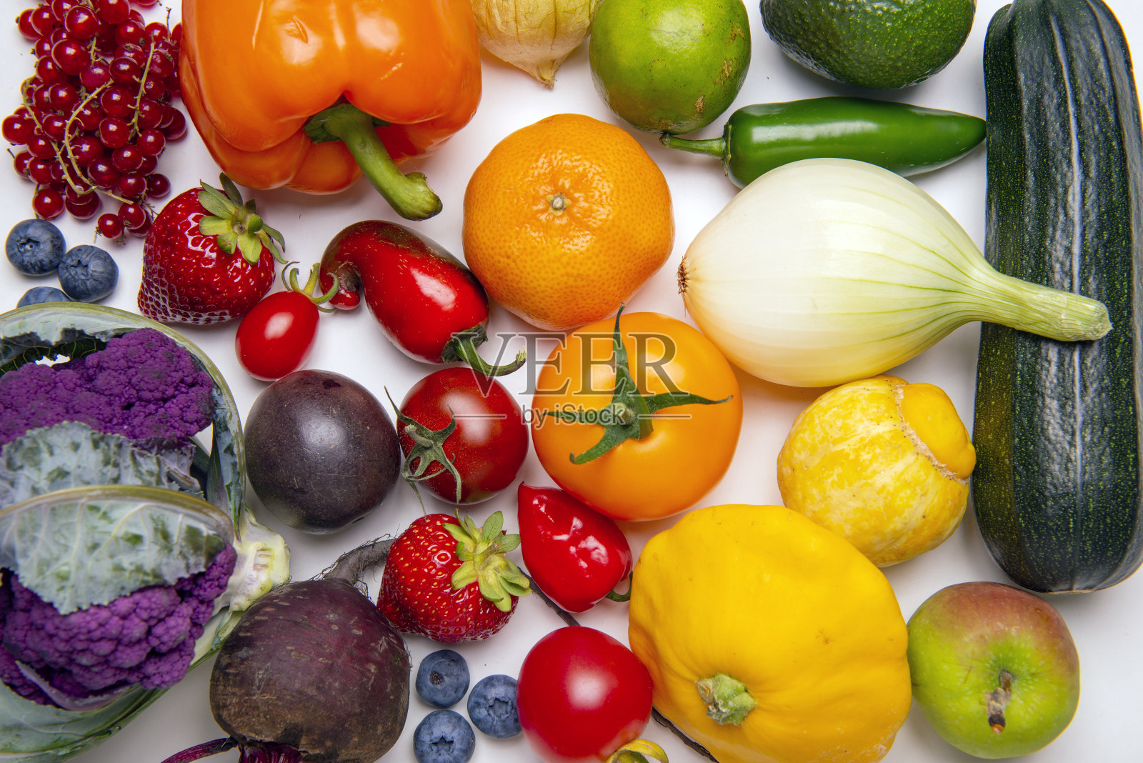 各种色彩鲜艳的新鲜水果和蔬菜孤立照片摄影图片