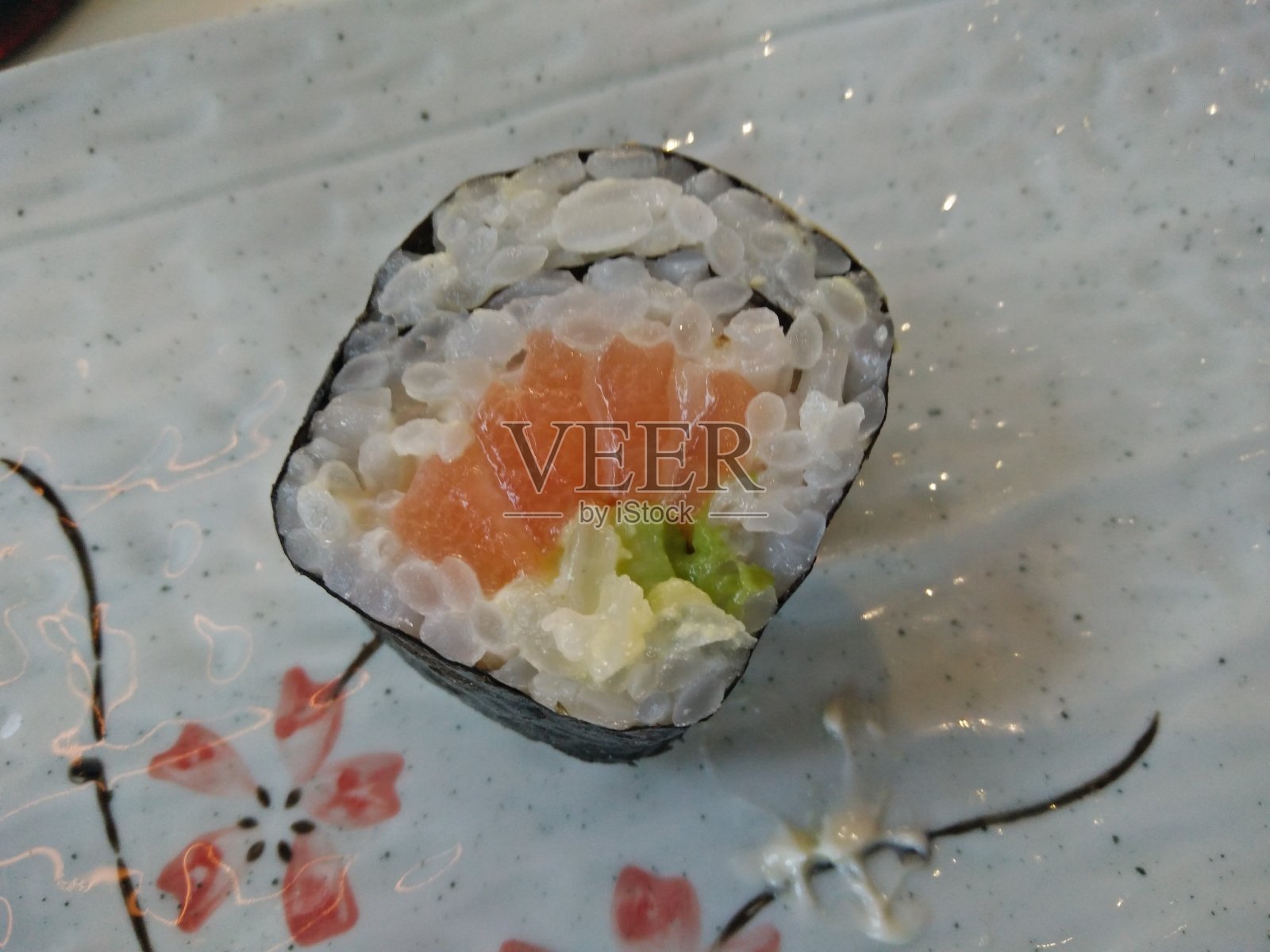 即将被食用的日本寿司照片摄影图片
