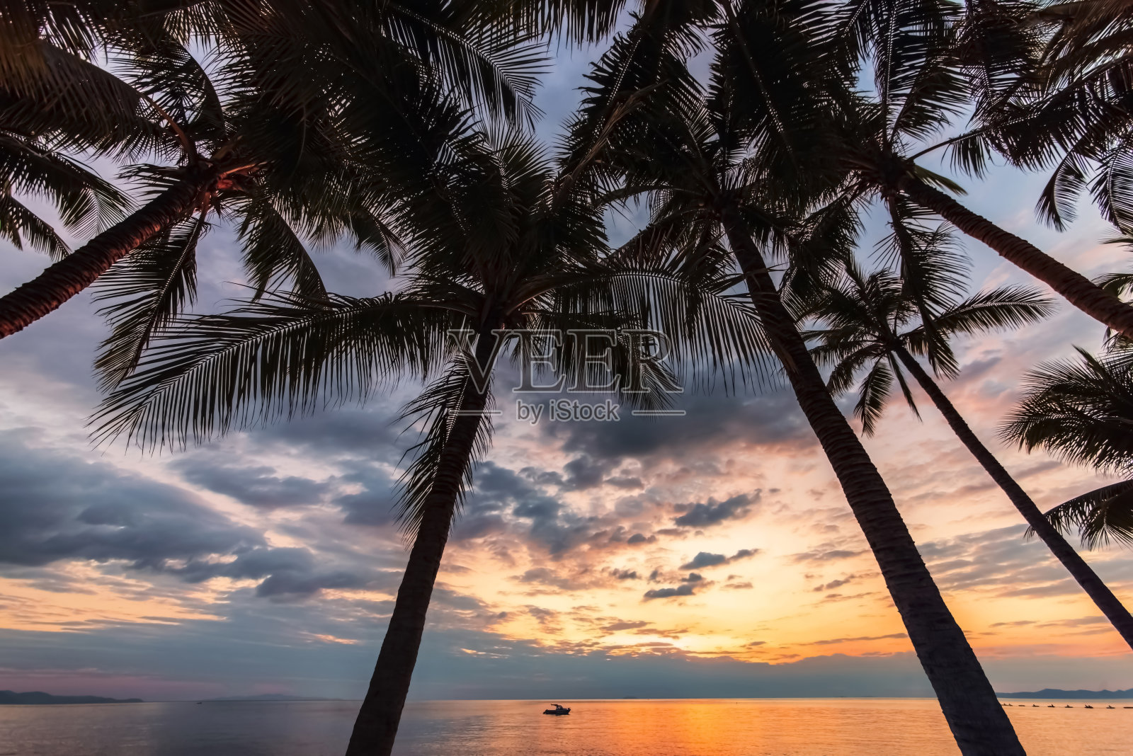 泰国芭堤雅宗田海滩的日落照片摄影图片
