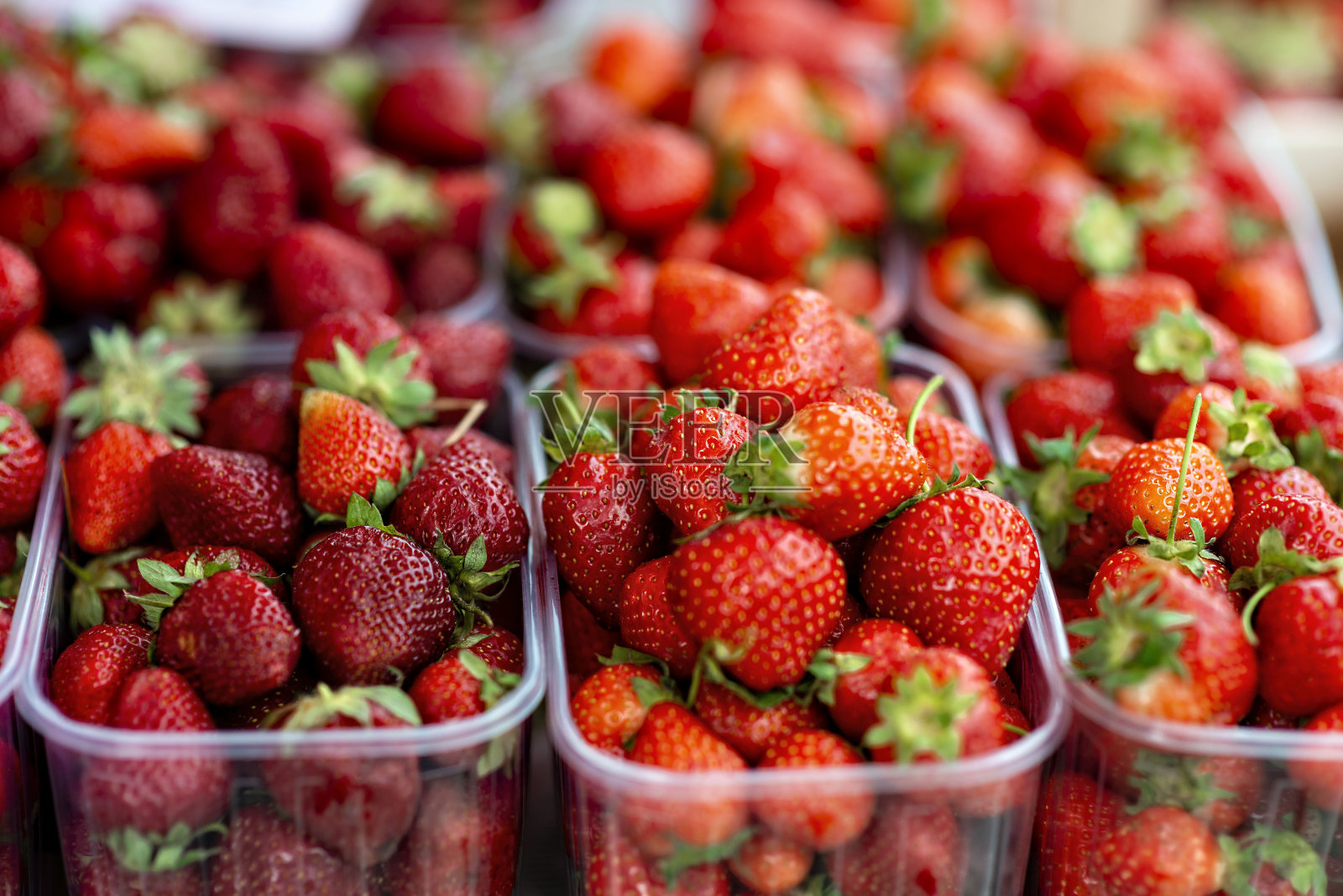 盒装新鲜草莓的市场形象照片摄影图片