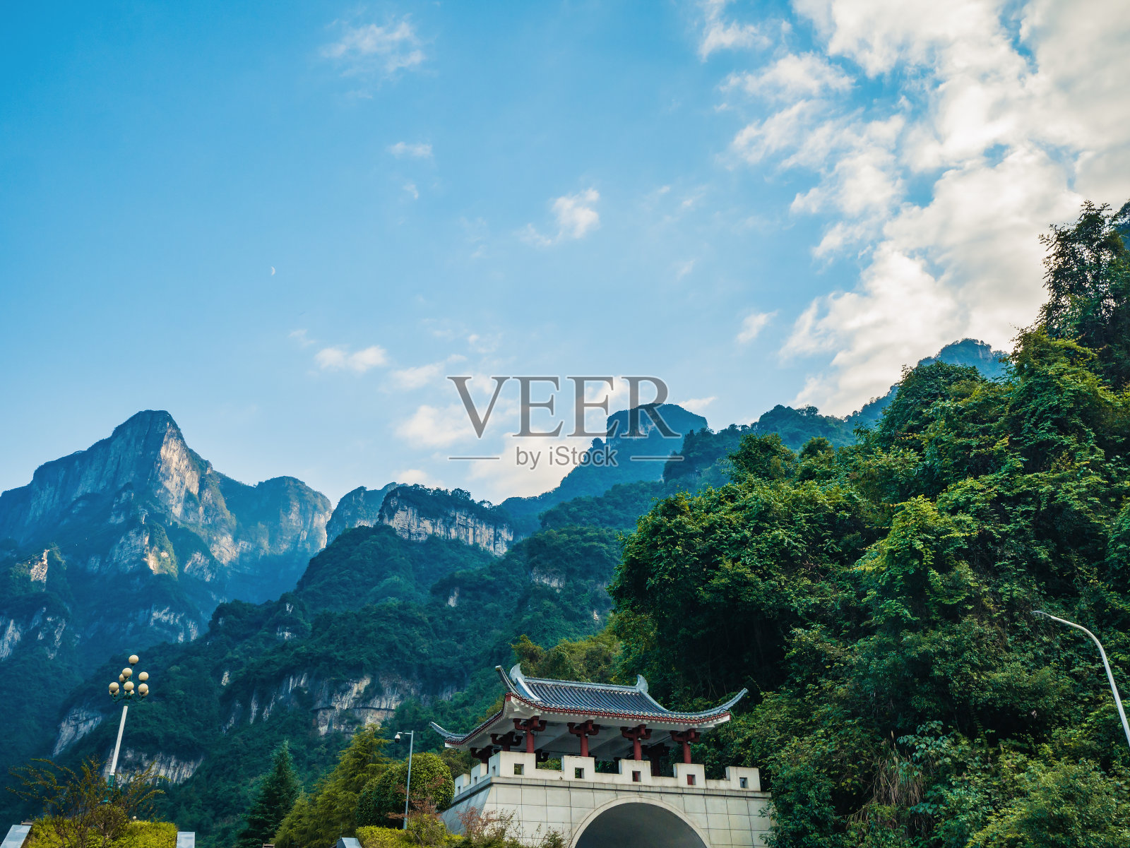 在中国张家界市天门山国家公园底部的美丽景色照片摄影图片