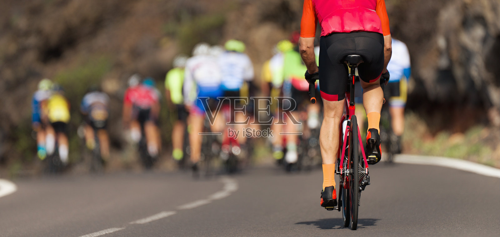 自行车比赛，运动员骑自行车比赛照片摄影图片