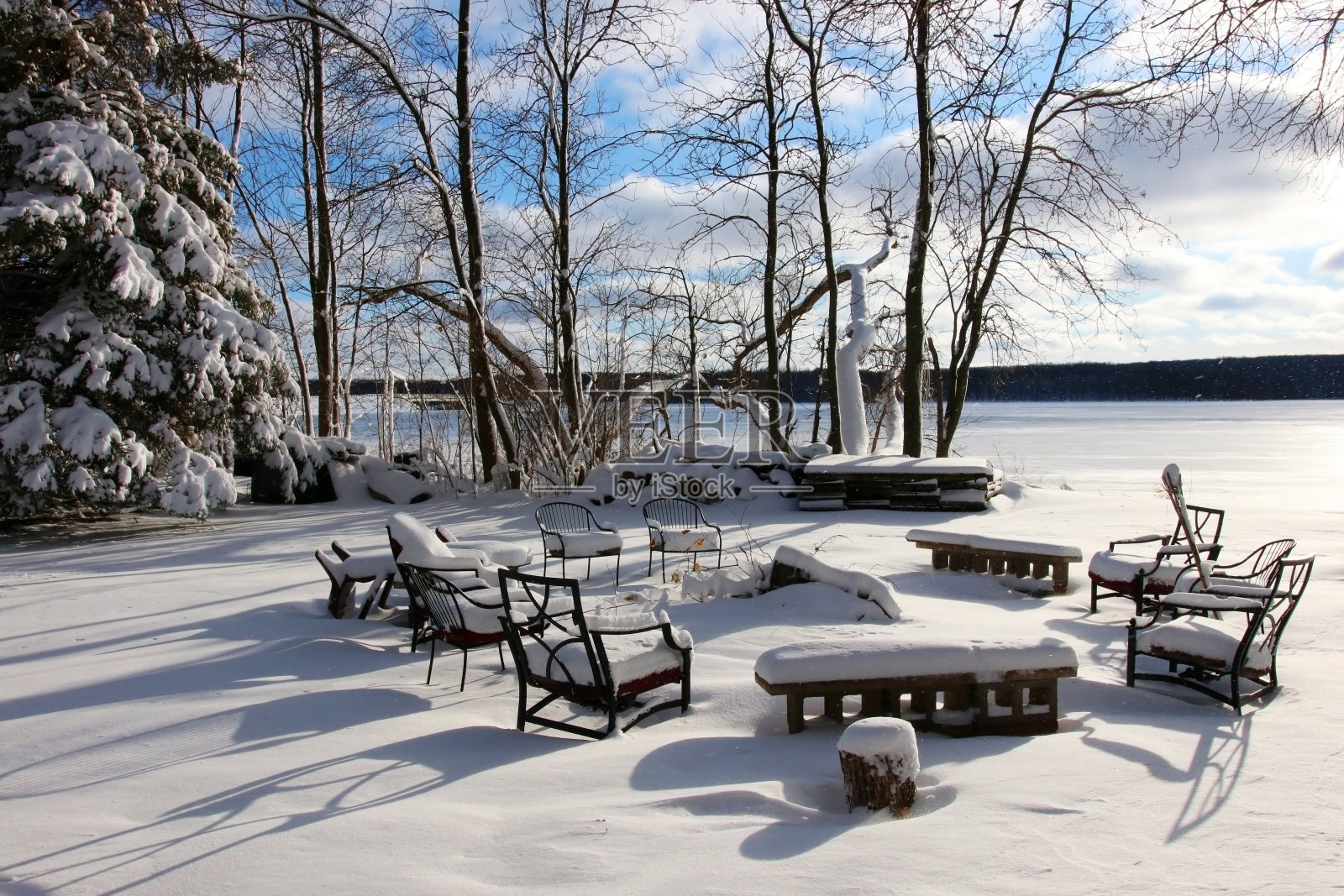 美丽的中西部下雪的冬季自然背景。照片摄影图片