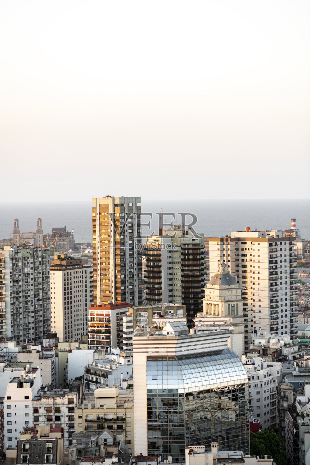 布宜诺斯艾利斯市中心的高层商业和住宅建筑照片摄影图片