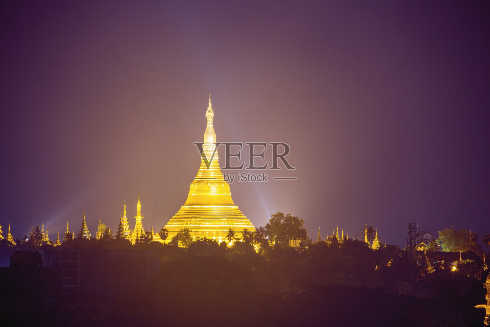 缅甸仰光大金塔夜间照片摄影图片