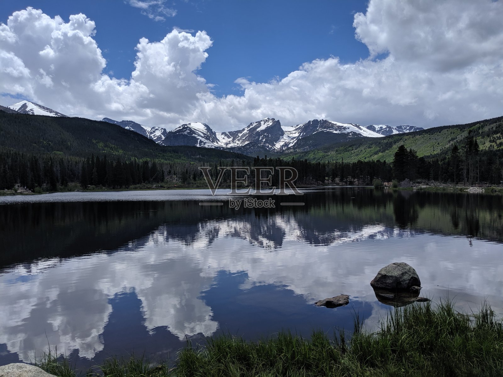 山中的湖照片摄影图片