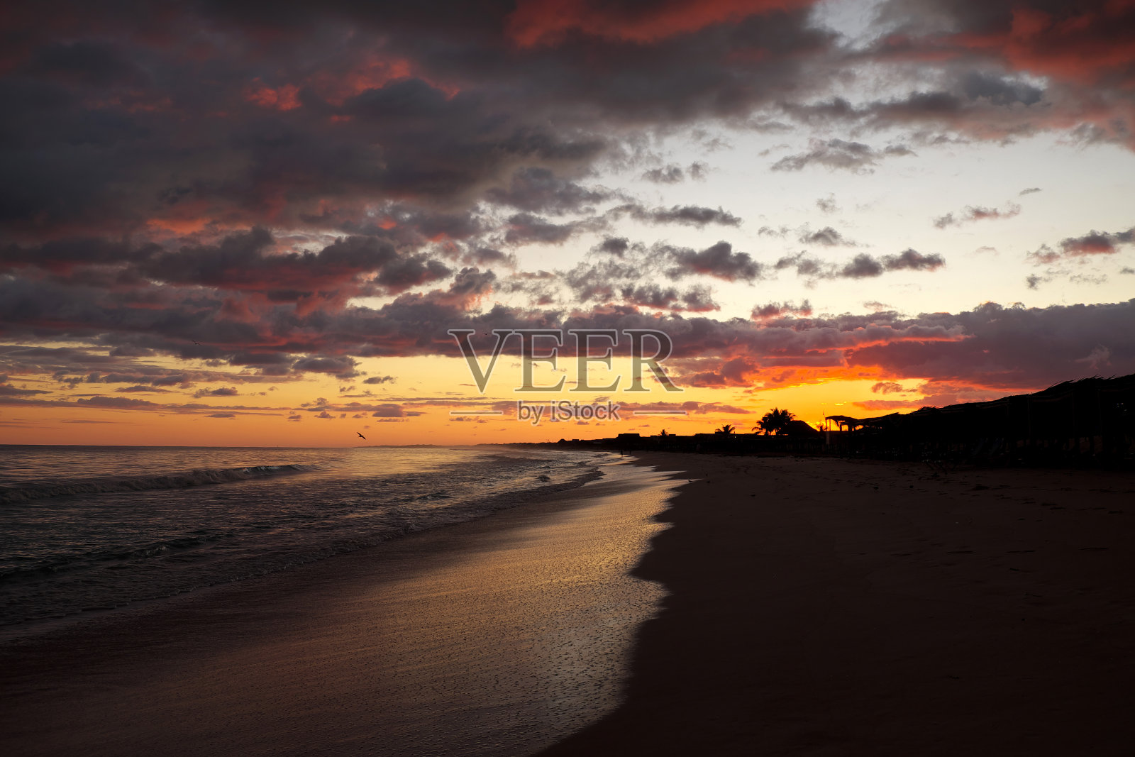 卡约圣玛丽亚海滩的日出照片摄影图片