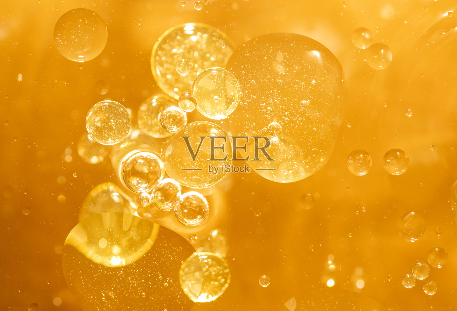 金黄色的气泡油滴，抽象的背景照片摄影图片
