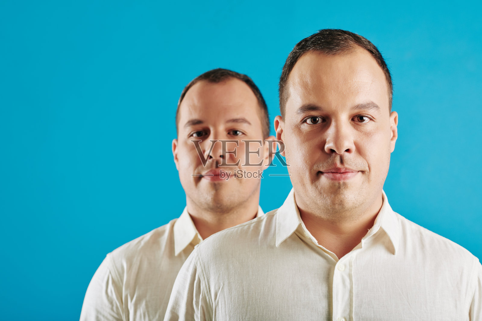 男性双胞胎概念画像照片摄影图片