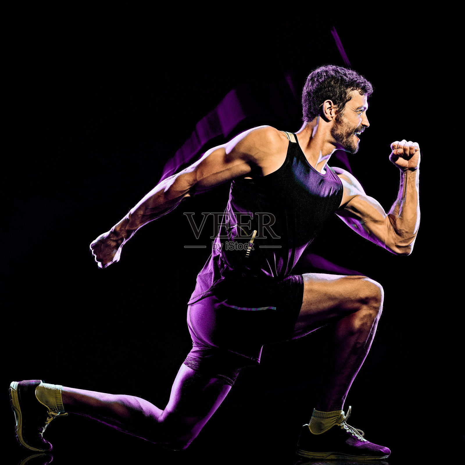 健身有氧拳击锻炼身体搏击男子孤立黑色背景照片摄影图片