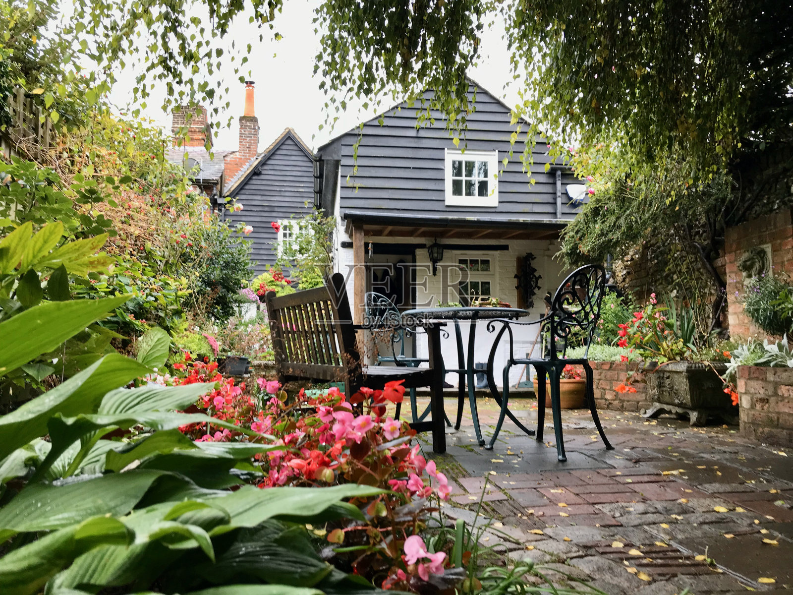 四季皆宜的英式农舍花园照片摄影图片