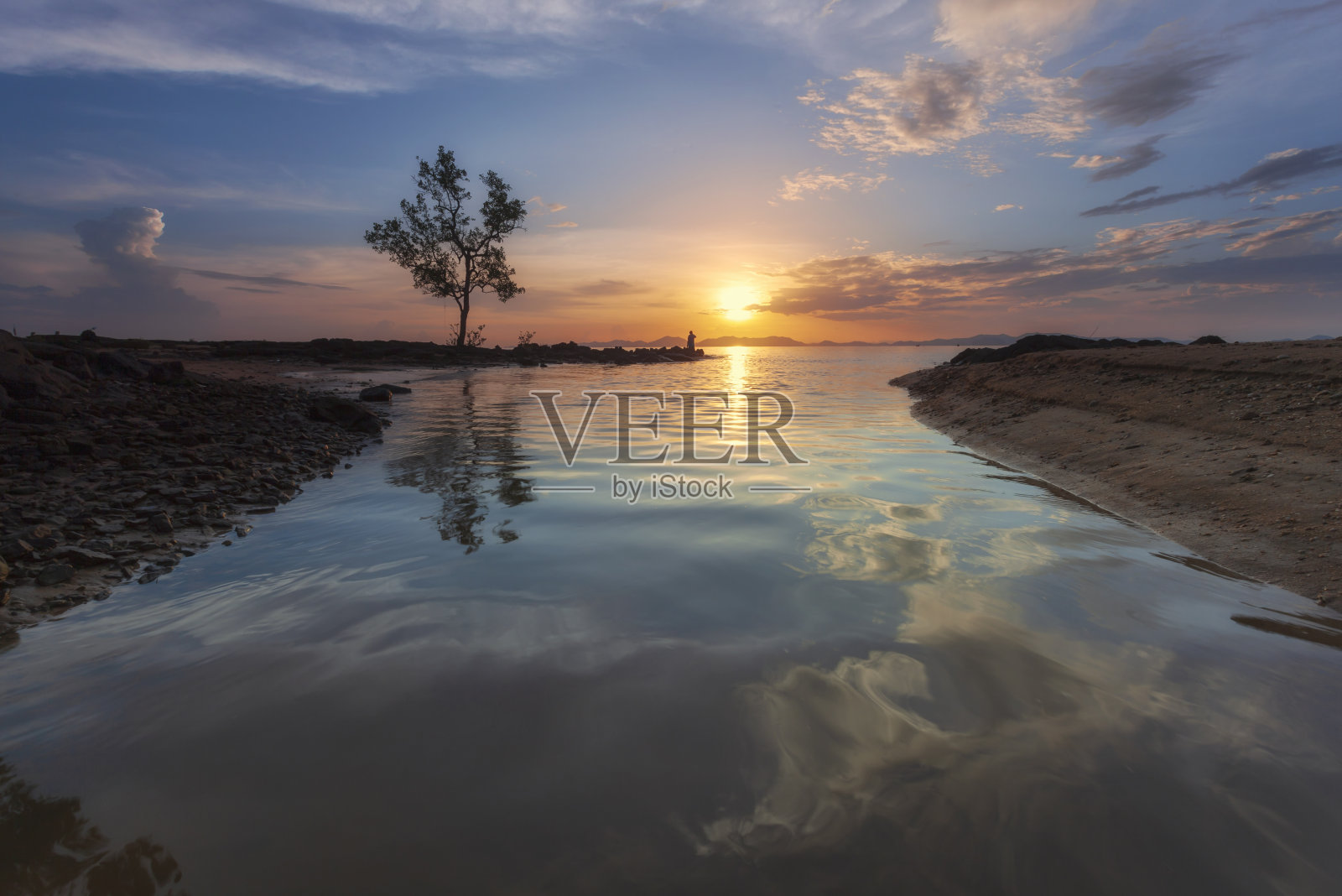 泰国甲米的Klong muang海滩日落海景照片摄影图片