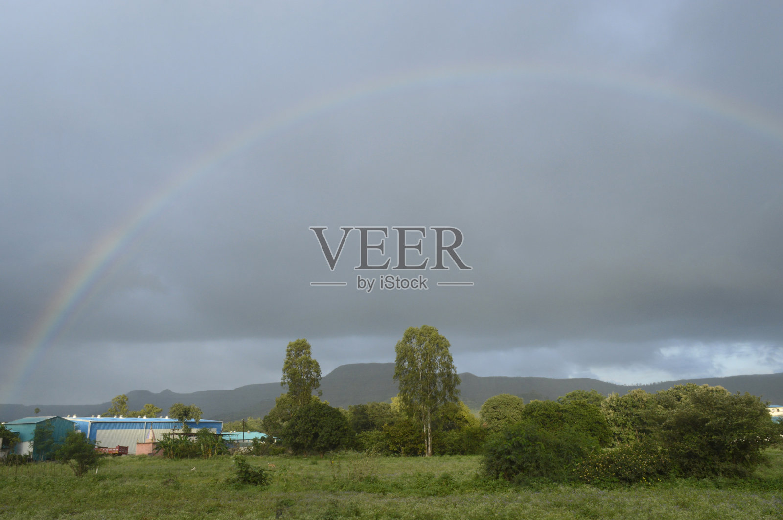 美丽的彩虹，有彩虹的风景，VIBGYOR，”印度马哈拉施特拉邦的nSasewadi照片摄影图片