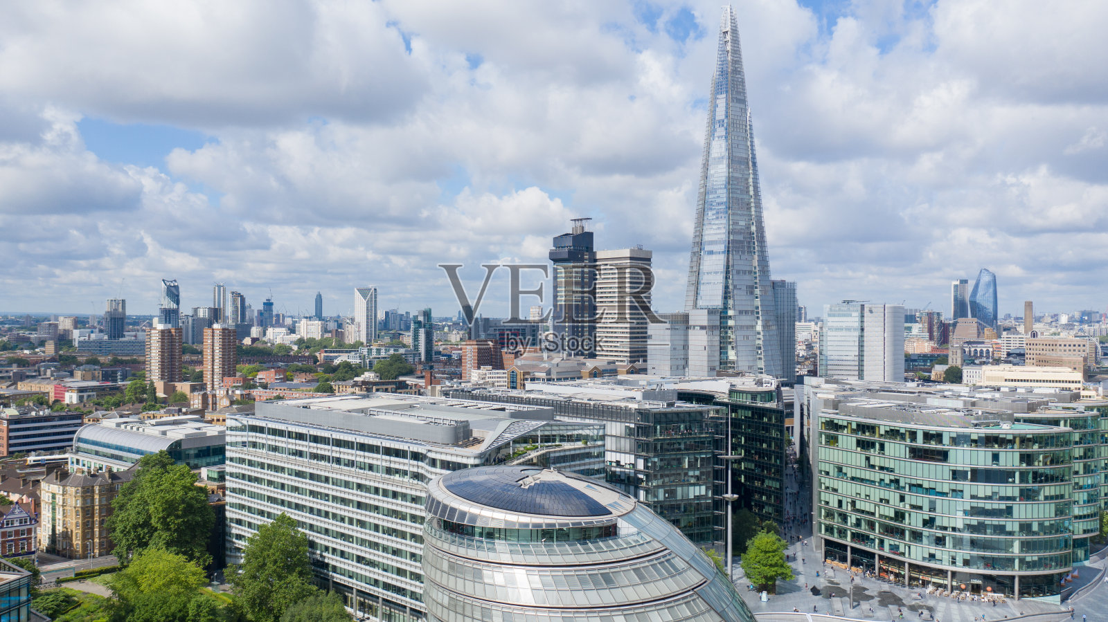 伦敦碎片大厦。英国最高的办公楼。伦敦中心地区的金融和银行中心照片摄影图片