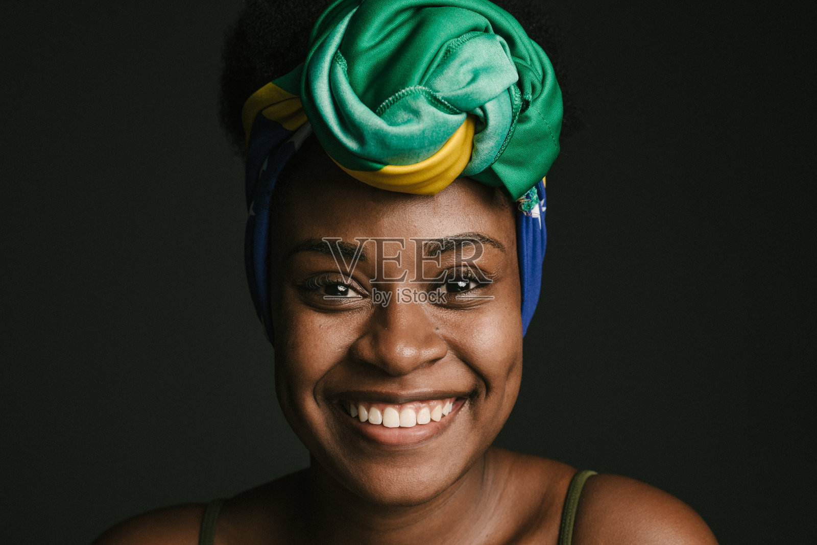 巴西女人真诚的微笑照片摄影图片