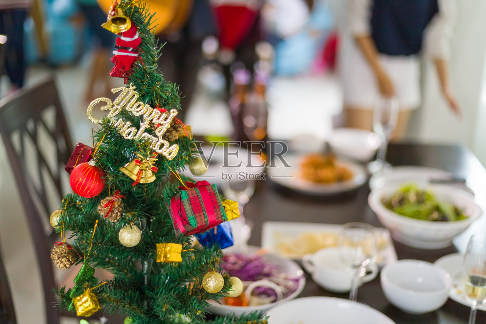 圣诞餐桌、圣诞和新年晚会图片照片摄影图片