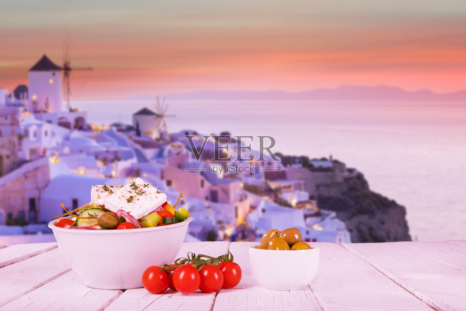 希腊食品背景。传统的希腊菜。照片摄影图片