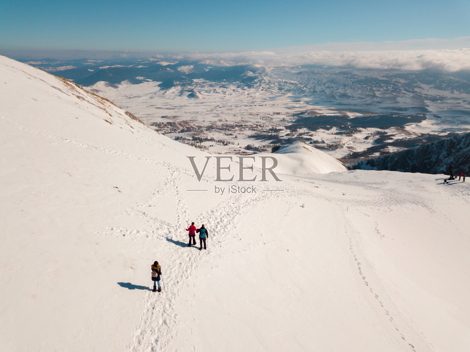Durmitor山顶Savin Kuk和3名远足者的全景照片摄影图片