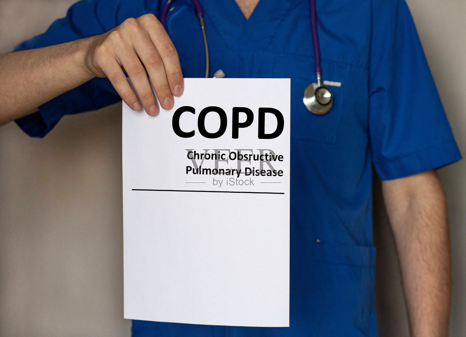 彩色便利贴上的首字母缩写是COPD(慢性阻塞性肺病)照片摄影图片