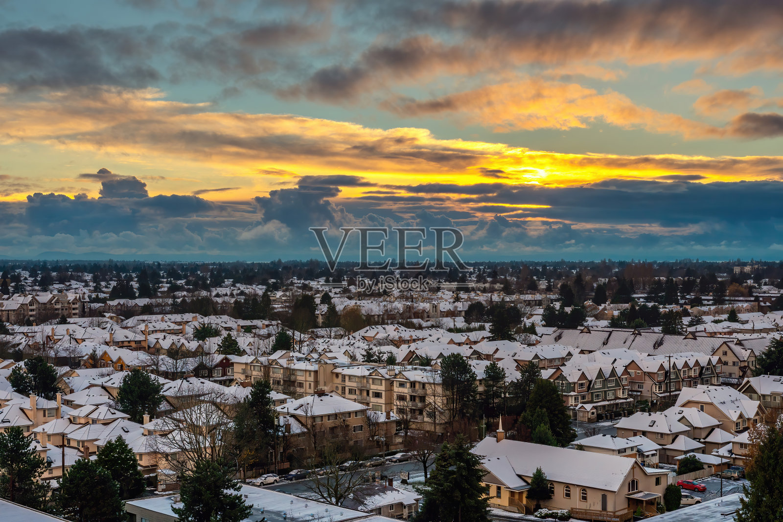冬季城市日落雪景照片摄影图片