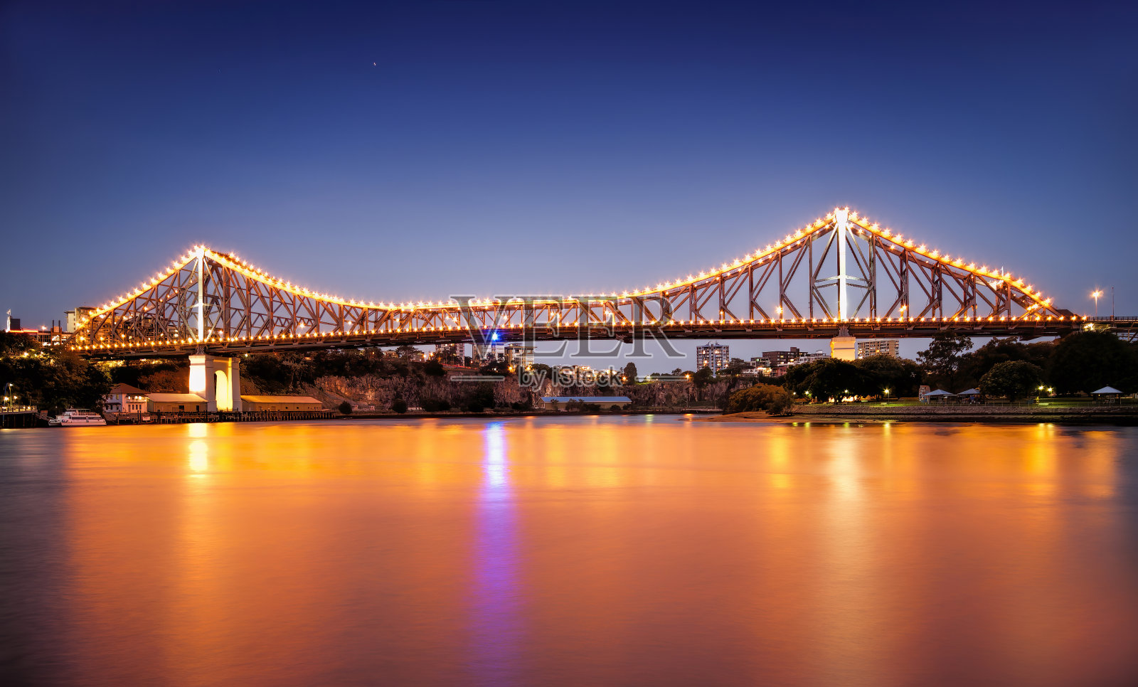 夜晚的故事桥照片摄影图片