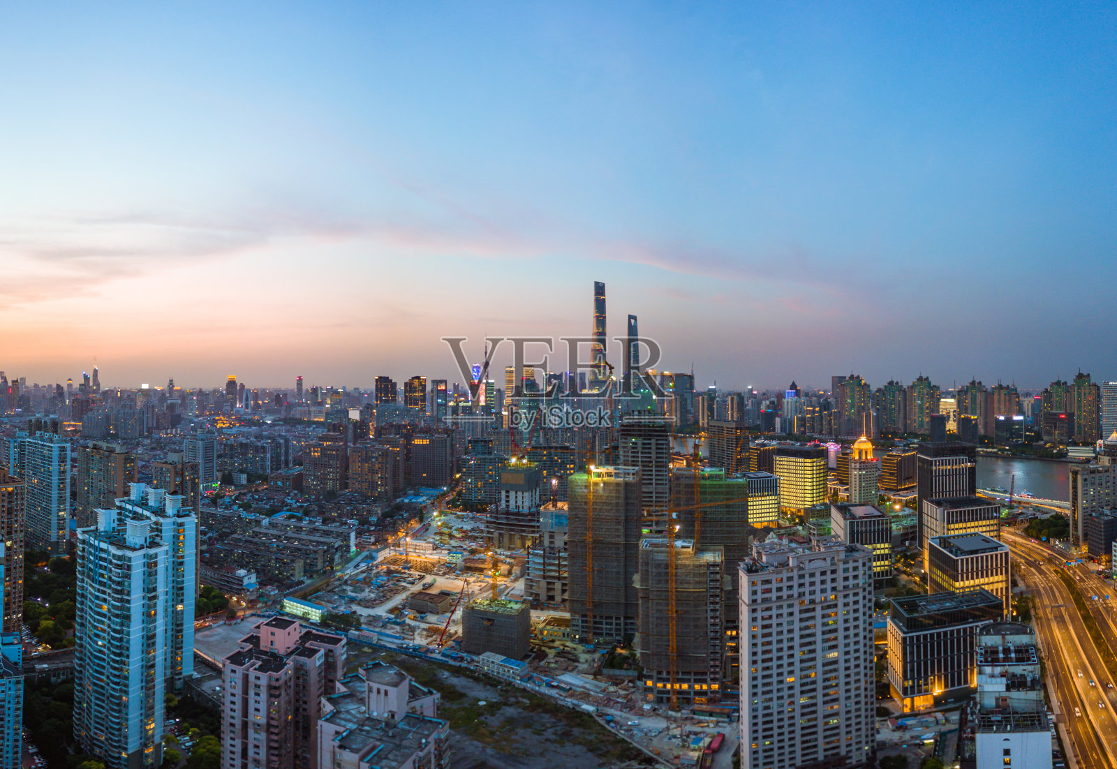 上海现代天际线照片摄影图片
