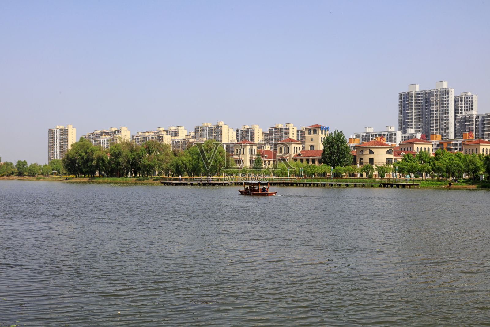 滨水城市建筑风景，中国照片摄影图片