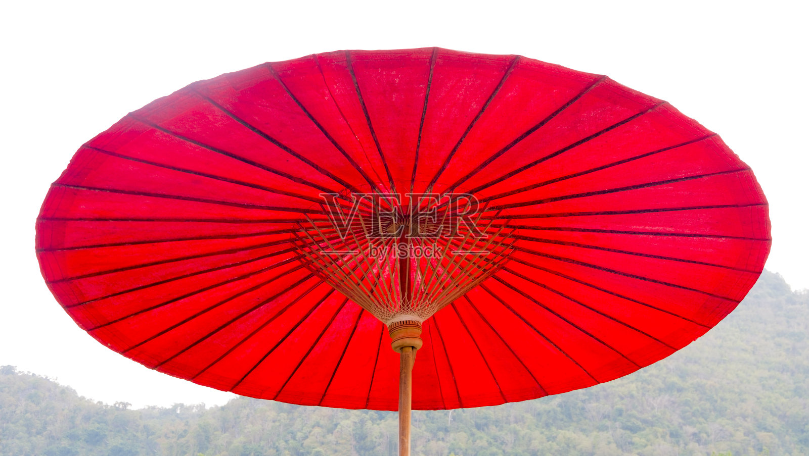 红伞配着蓝天和明亮的气氛照片摄影图片