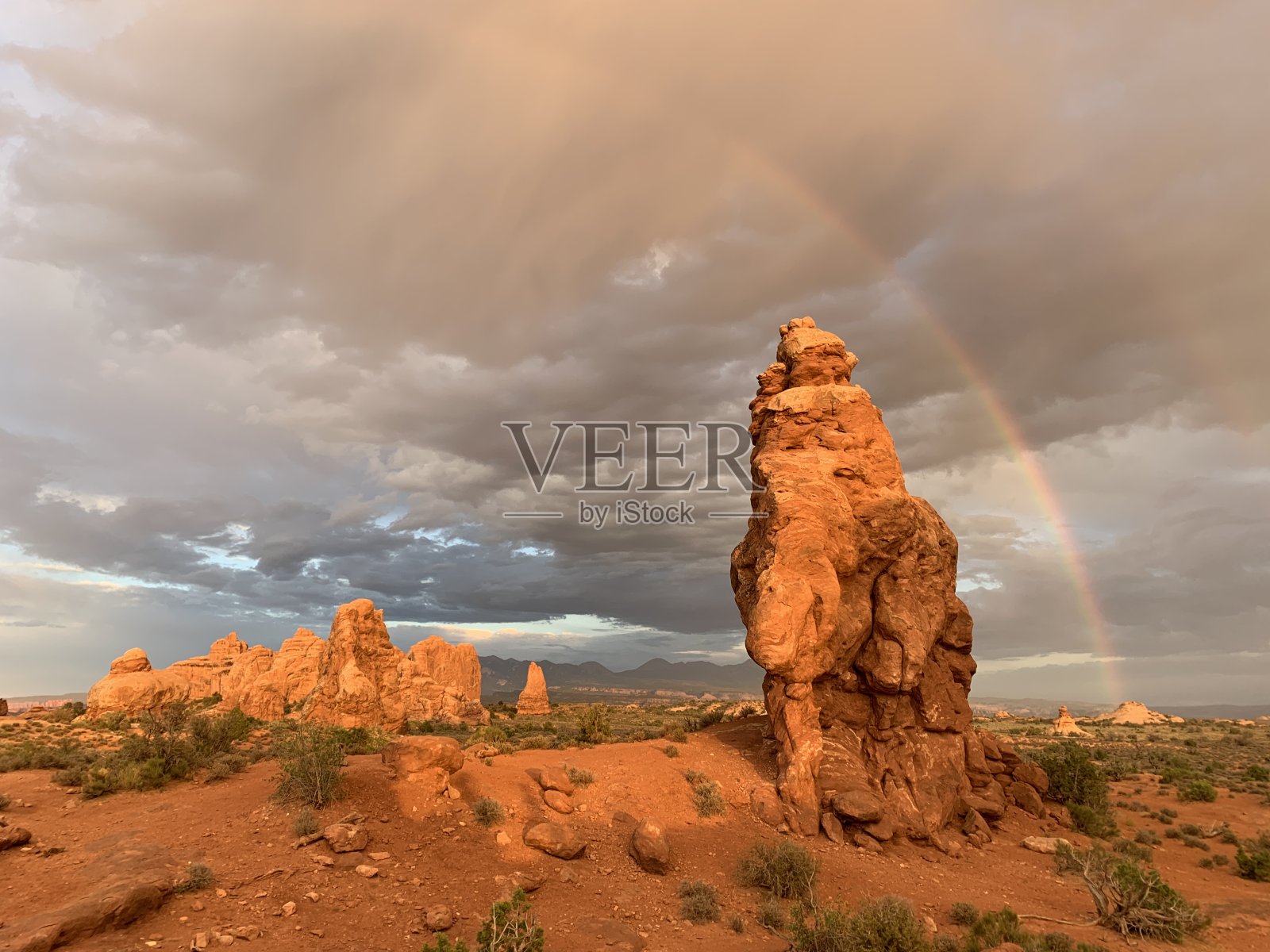 犹他州的拱顶、尖塔和彩虹国家公园照片摄影图片