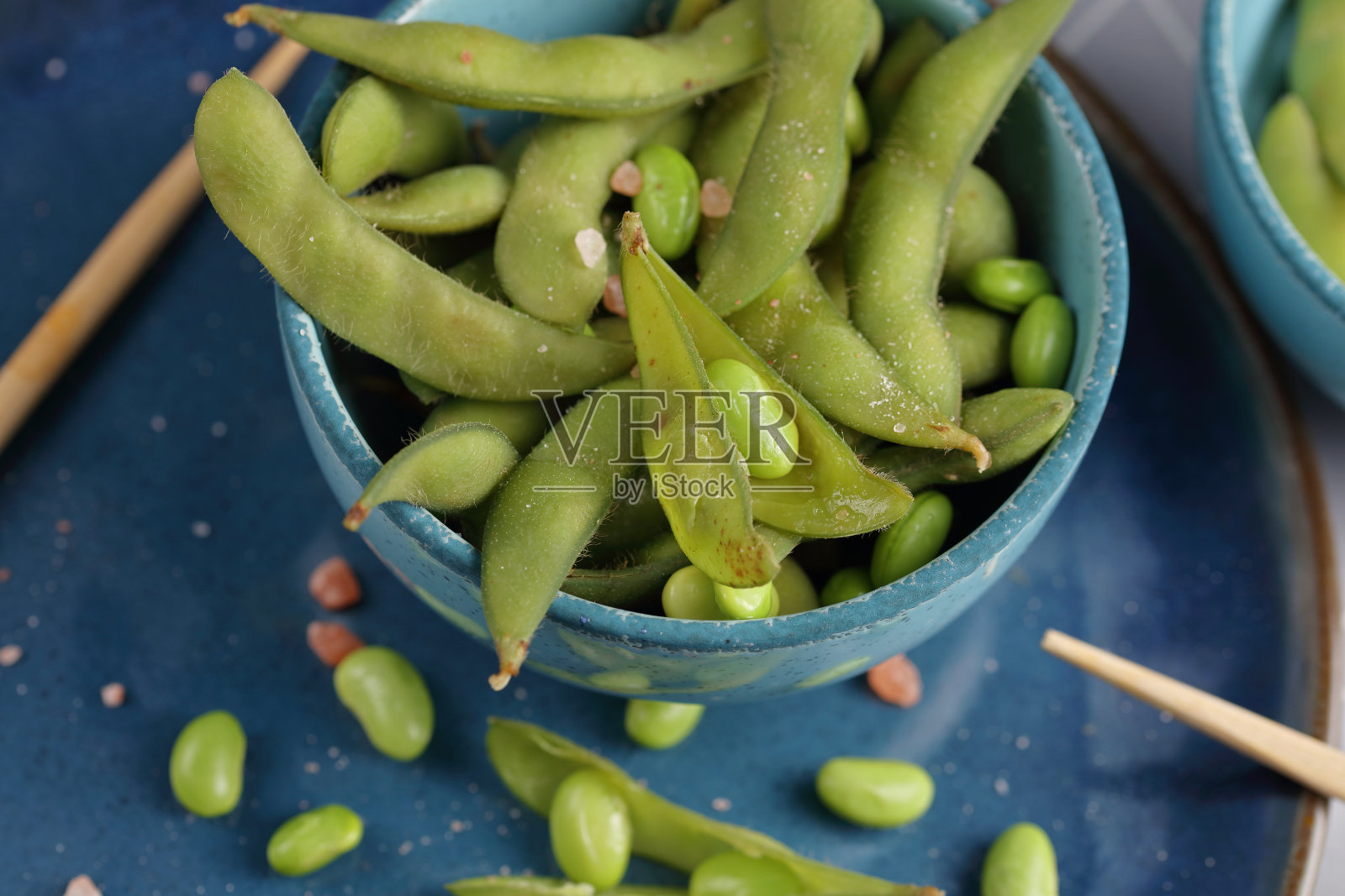 碗里的大豆，素食蛋白质来源照片摄影图片