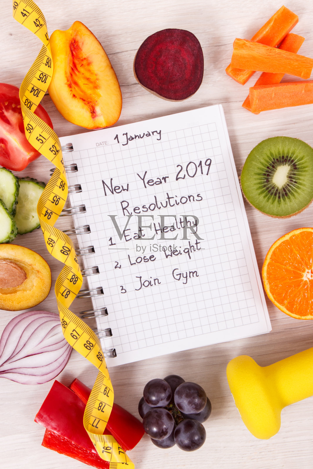 2019年新年立志，新鲜水果配蔬菜厘米照片摄影图片