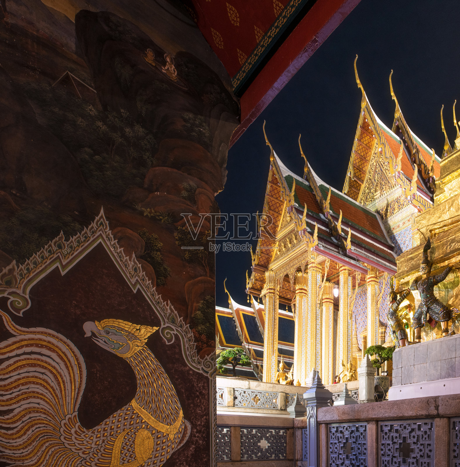 曼谷翡翠佛寺的夜景照片摄影图片