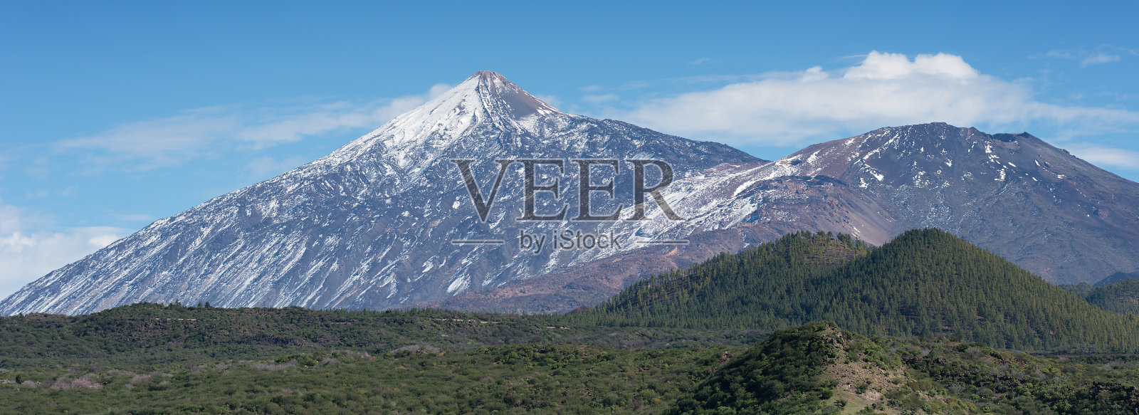 比科·德尔·泰德山火山皑皑白雪，天空湛蓝明亮照片摄影图片
