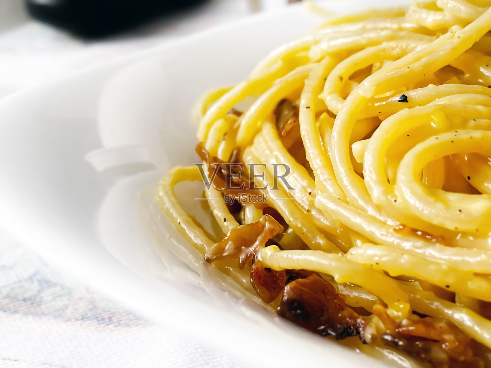 意大利干酪意面配白菜的细节照片摄影图片