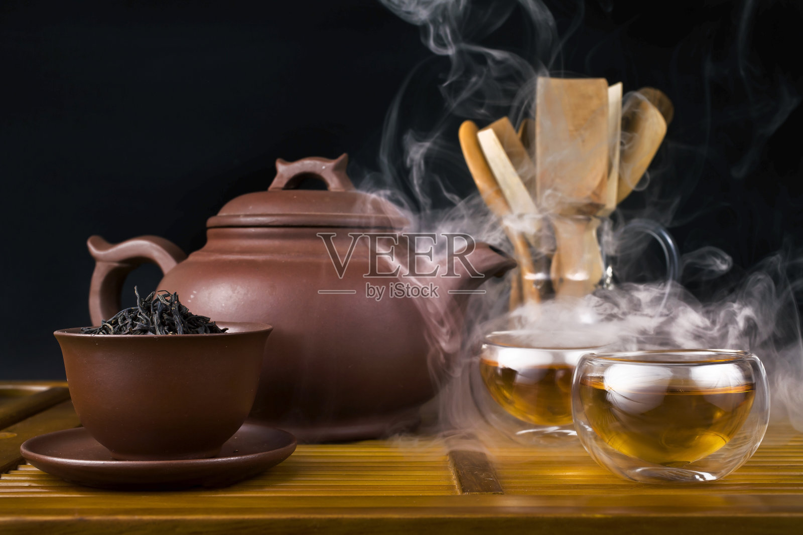 熏红茶正山小种砂茶壶照片摄影图片