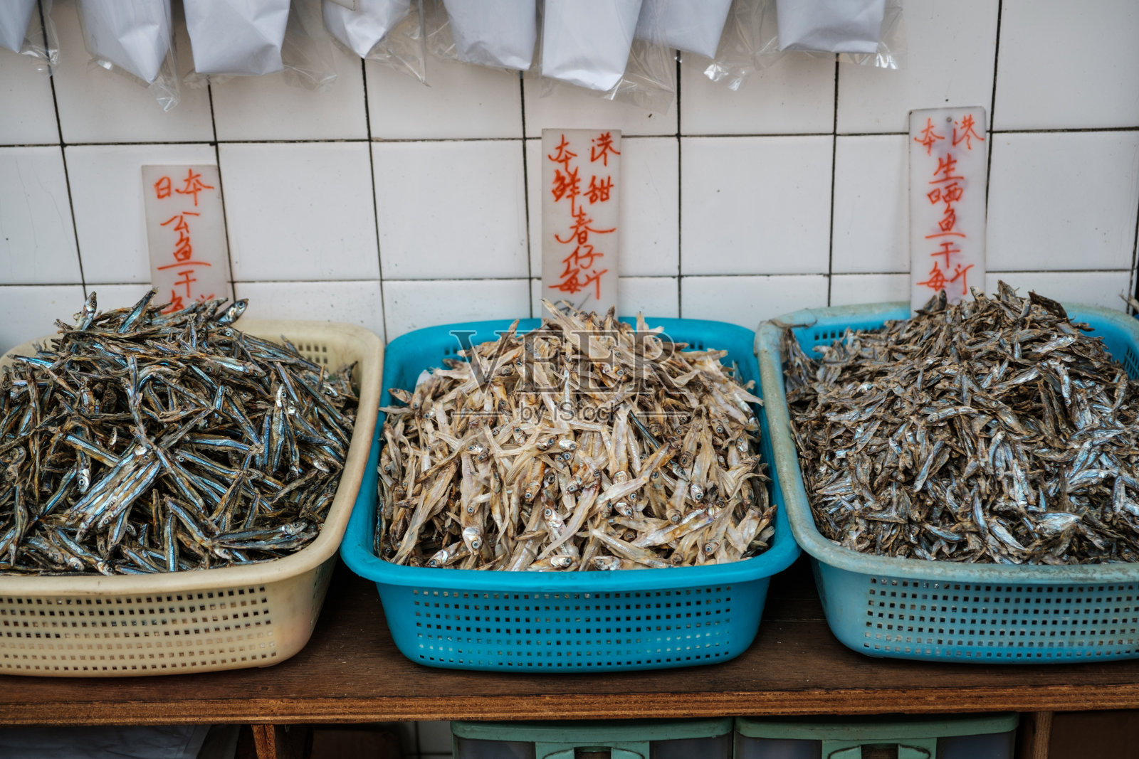 干鱼，中国香港鱼市场上的干鱼照片摄影图片