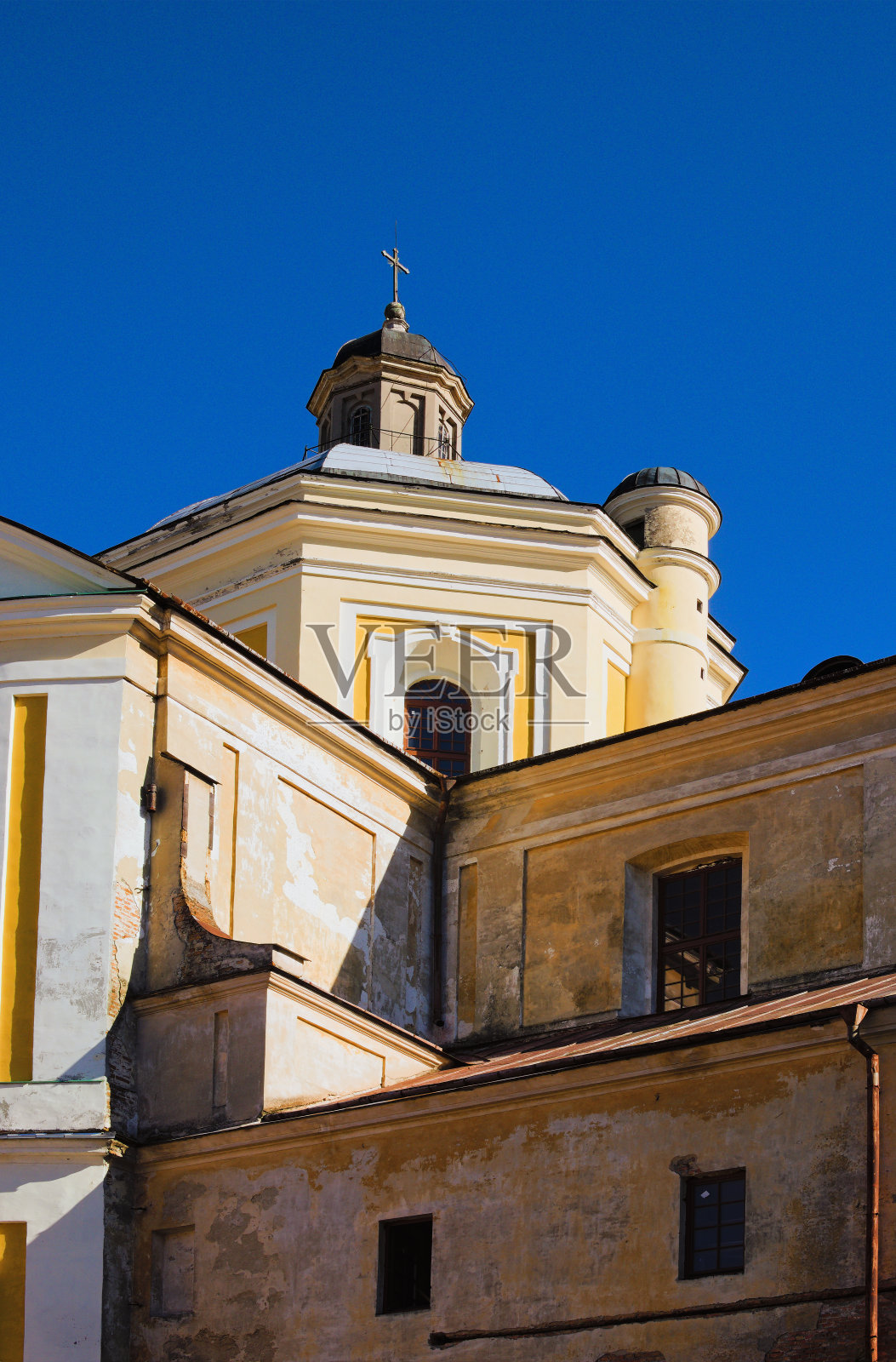 古老的圣伊格内修斯洛约拉和斯坦尼斯劳斯科斯卡教堂(前耶稣会学院)。由Pawel Gizycki设计，建于1731年左右，1745年。Kremenets,乌克兰照片摄影图片