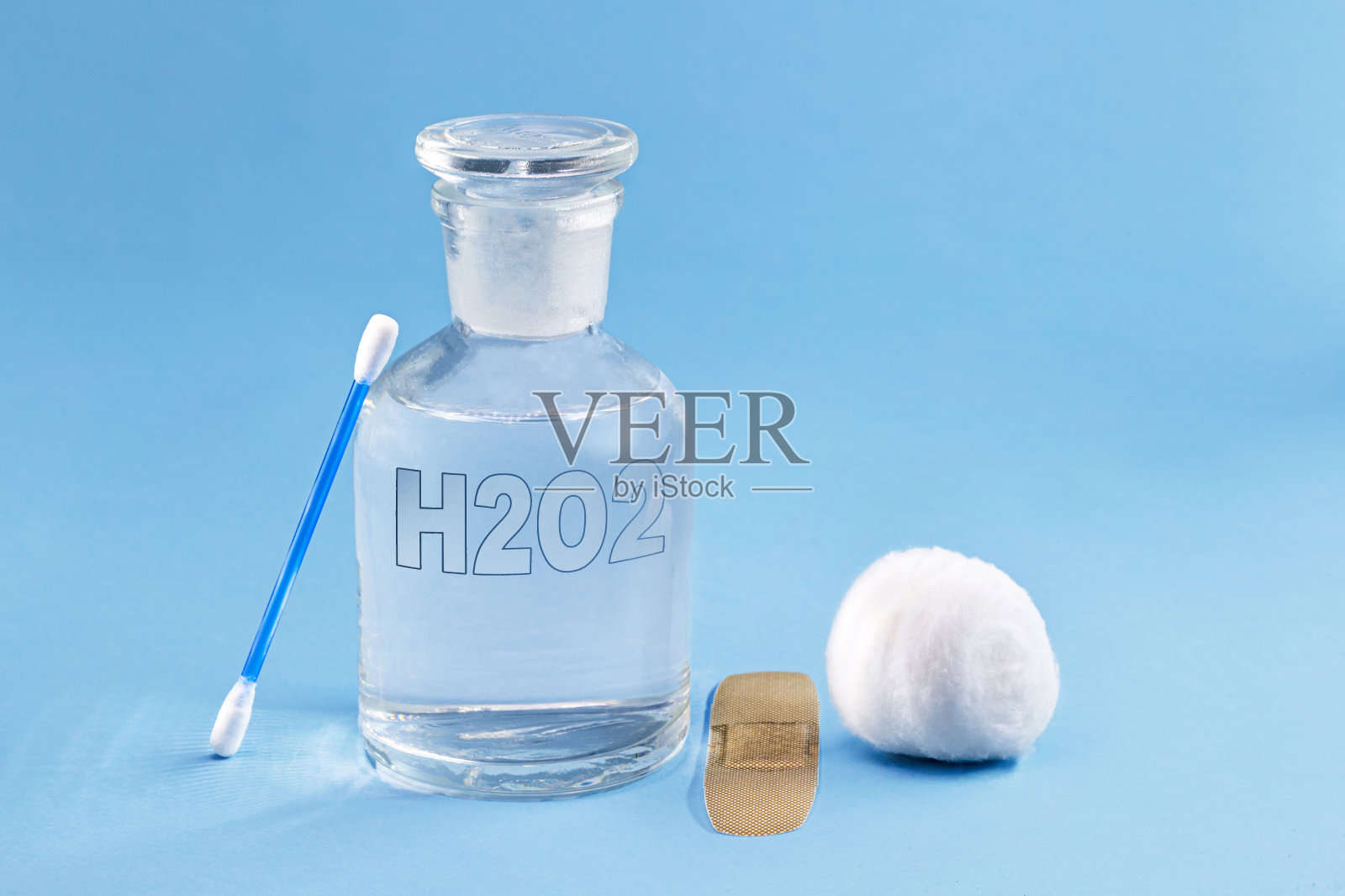 试剂瓶有玻璃塞，里面有双氧水。化学元素H2 O2实验室照片摄影图片
