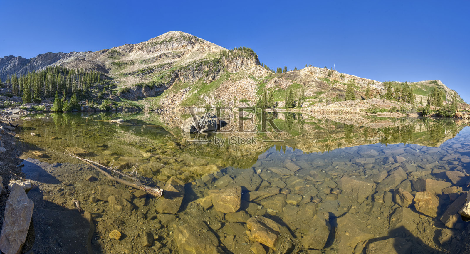 令人惊叹的塞克雷特湖在美丽的瓦萨奇山脉附近的盐湖城，美国犹他州照片摄影图片