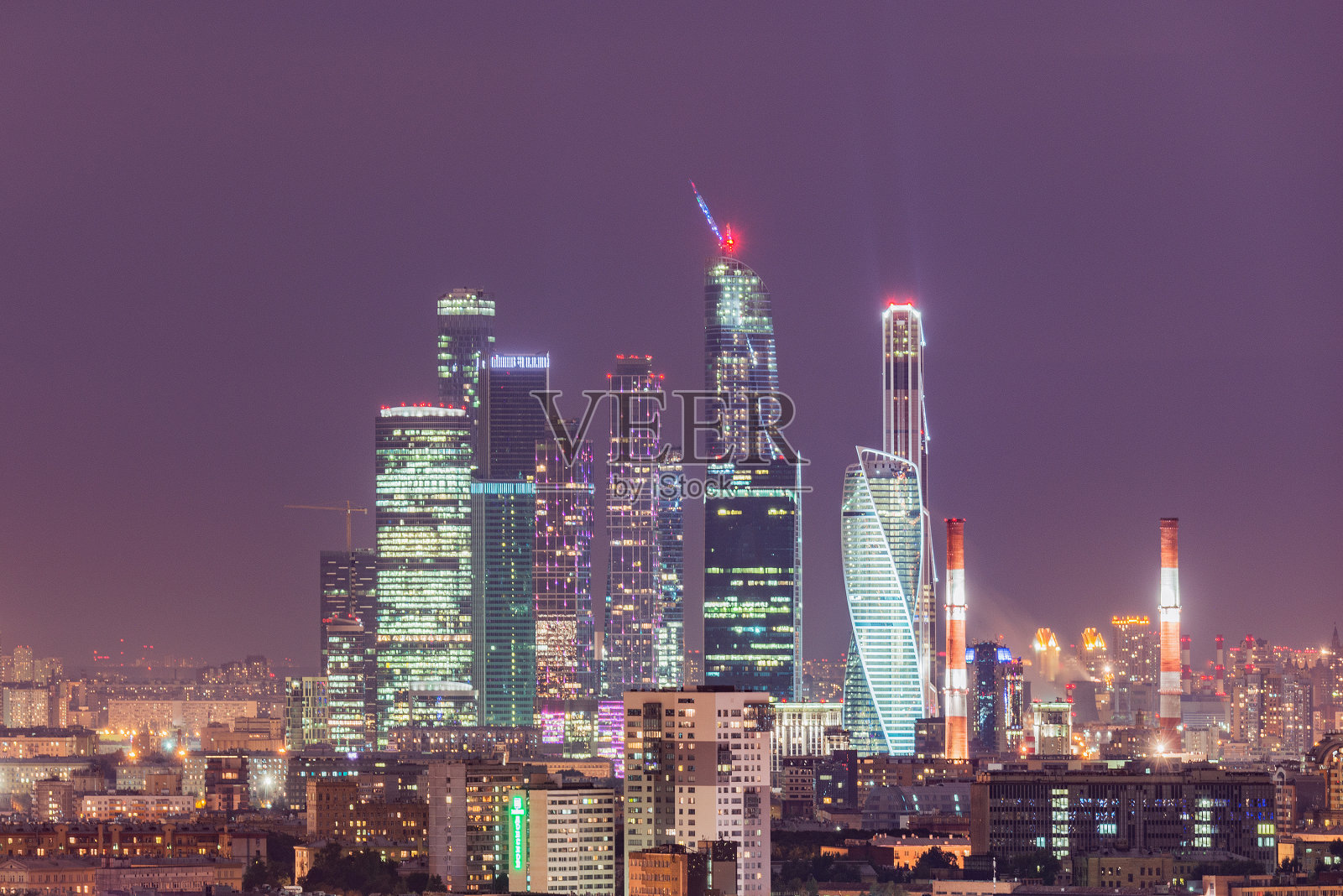 商业城市中心的夜景。莫斯科。照片摄影图片