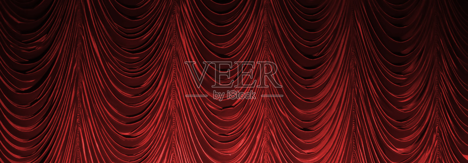 舞台经典的紫红色窗帘。戏剧的背景。照片摄影图片